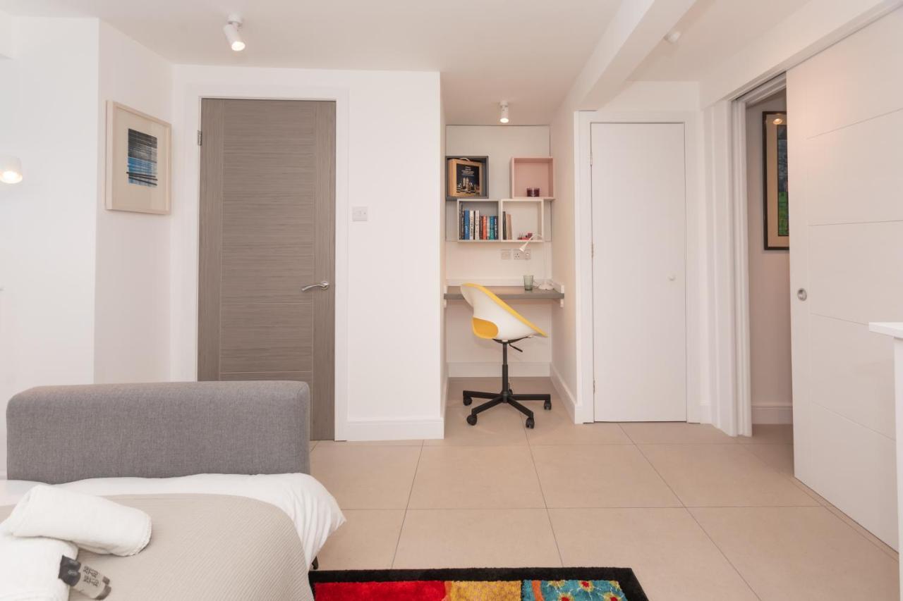 The Blue Door Apartment Бат Екстериор снимка